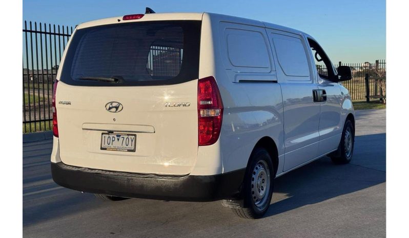 
								2018 Hyundai iLoad TQ4 2.5L Diesel full									