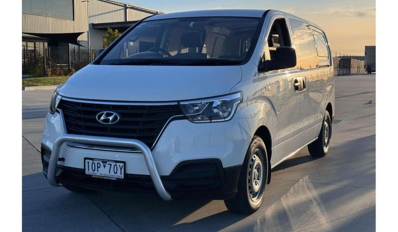 
								2018 Hyundai iLoad TQ4 2.5L Diesel full									